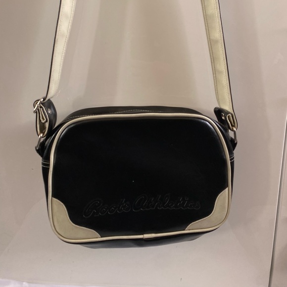 Vintage Roots Athletics cross-body purse - Picture 1 of 3